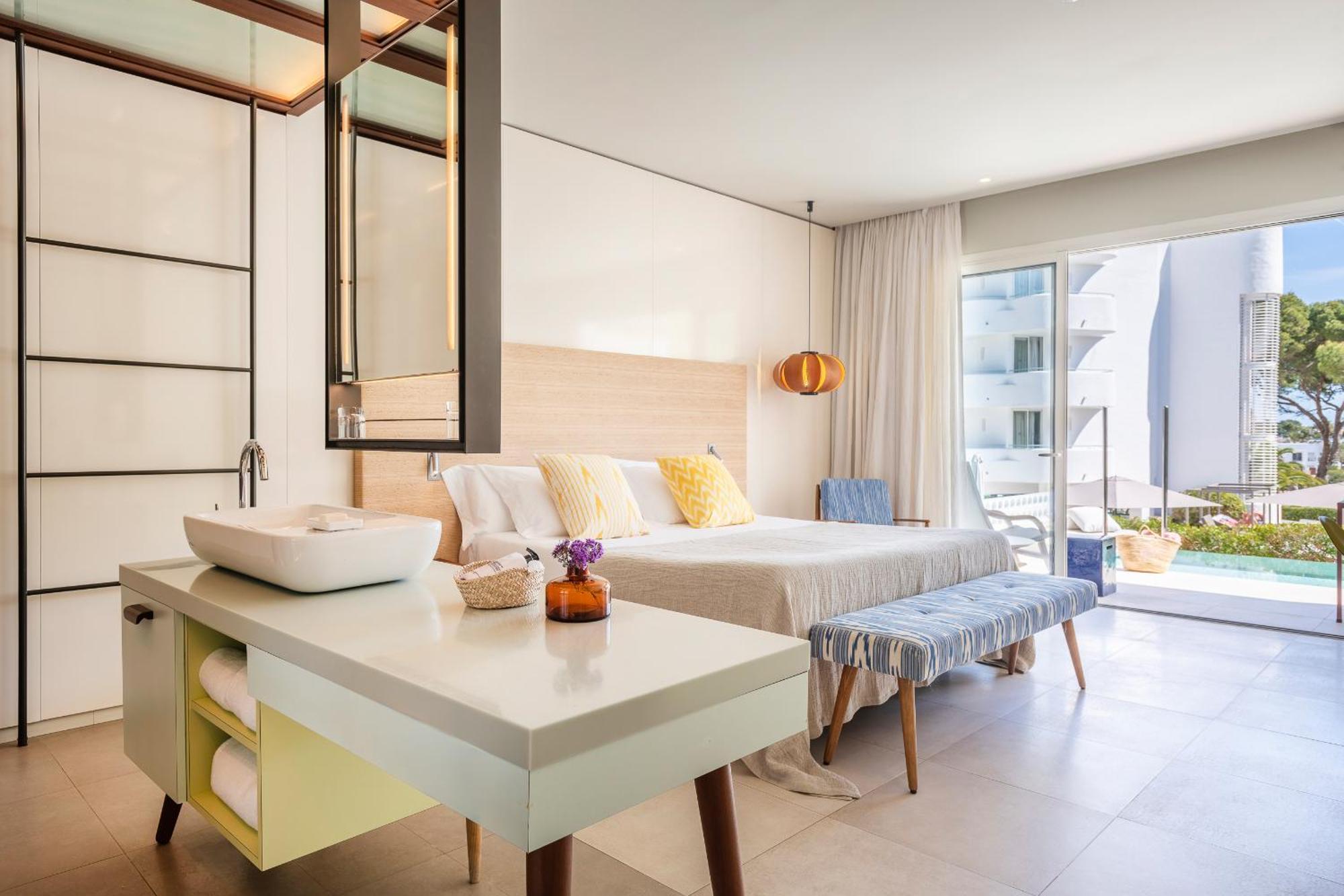 Junior Suite Swim-up